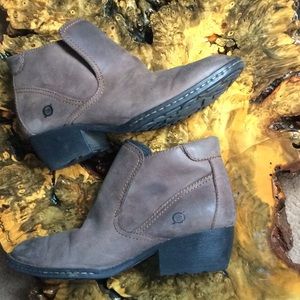 Born leather boot sz6.5